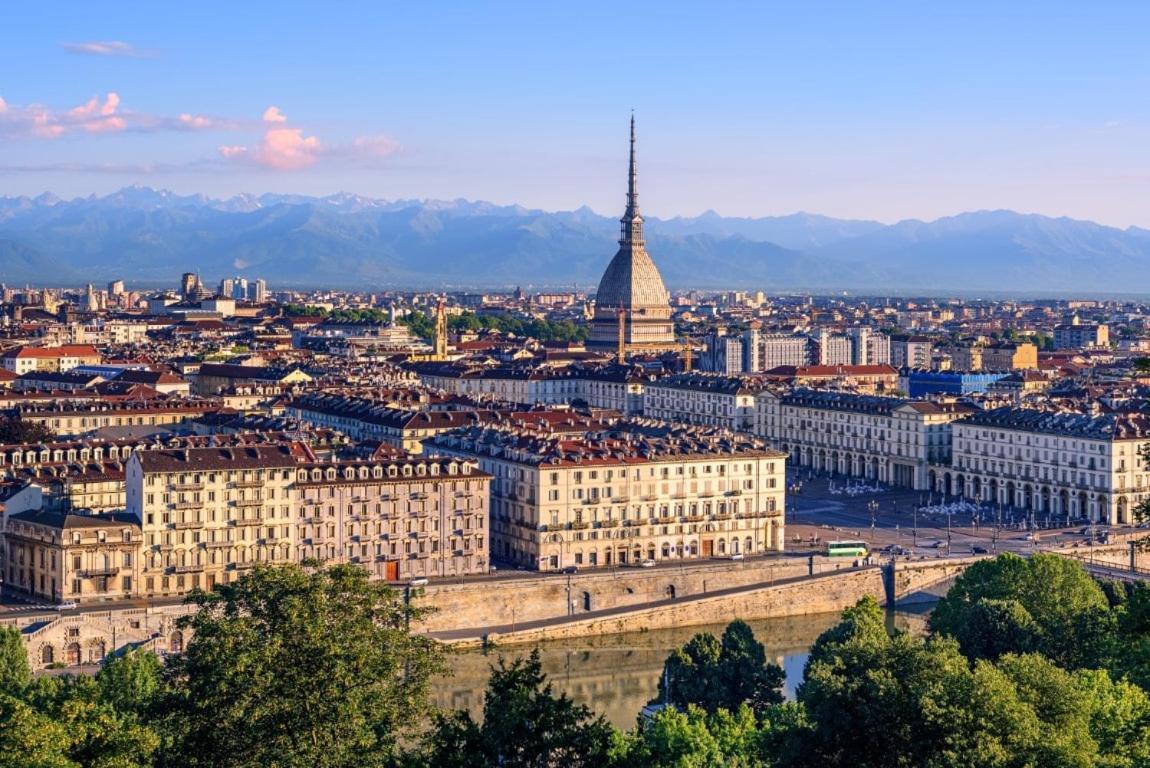 Il Salotto Di Torino Centrale In Piazza Vittorio Esterno foto