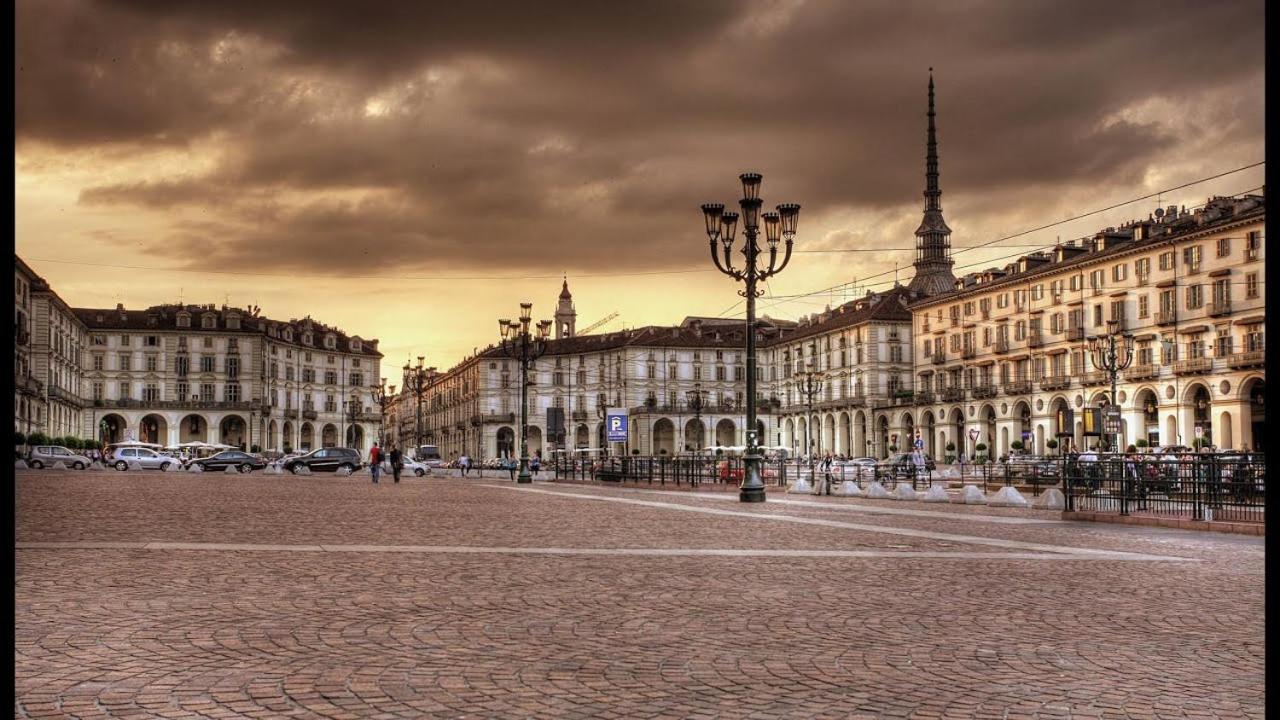 Il Salotto Di Torino Centrale In Piazza Vittorio Esterno foto